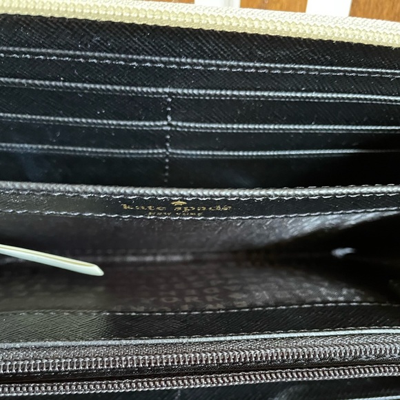 Kate Spade wallet - Picture 4 of 10